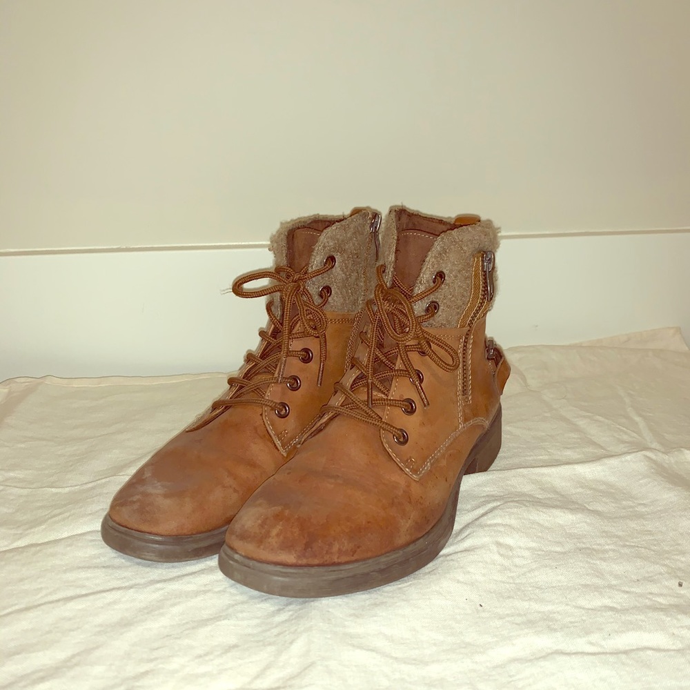 Shoes - Picture 2 of 4